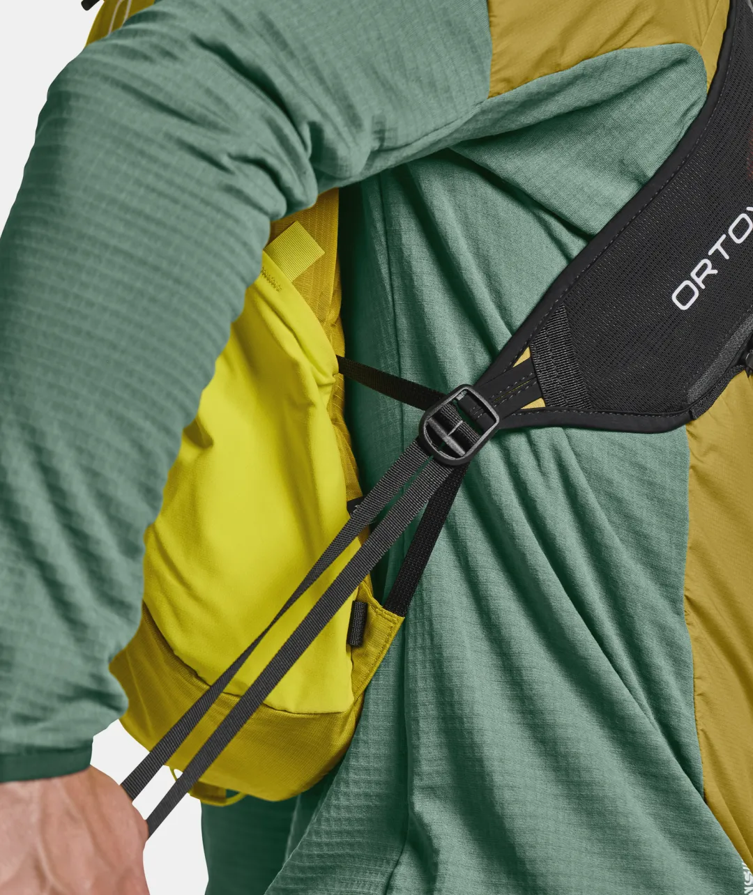 Shop ORTOVOX TRAVERSE LIGHT 15 dirtydaisy